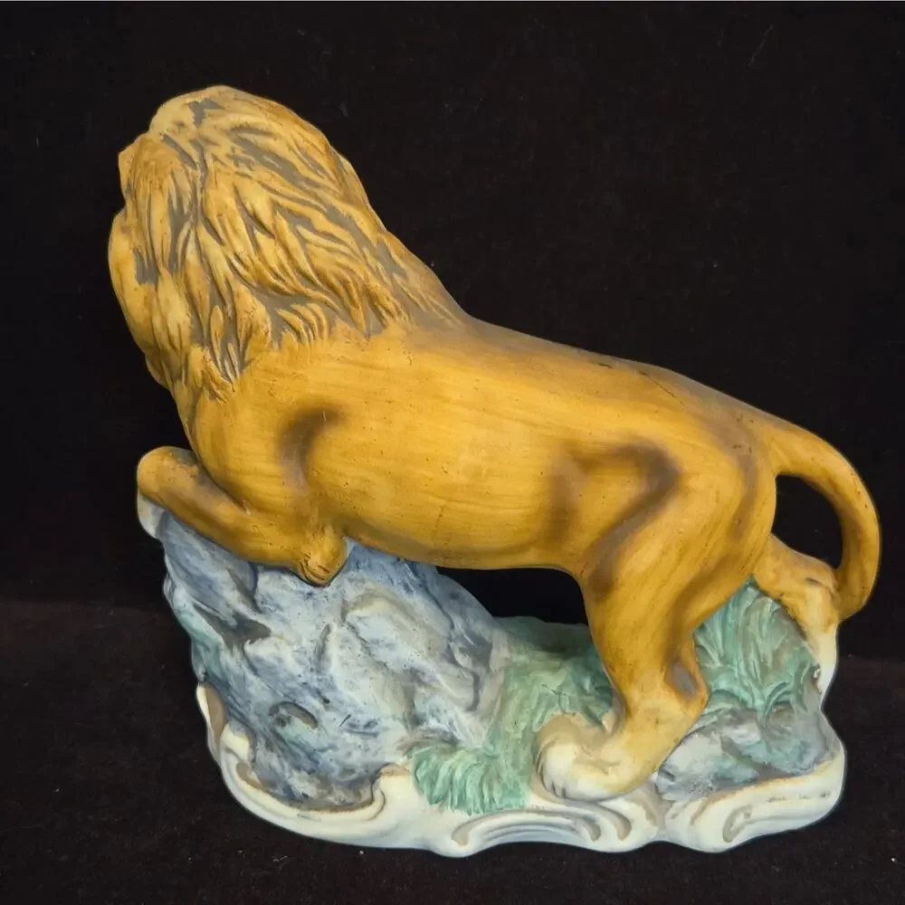Vintage Ceramic Lion Figurine Statue Hand Painted Taiwan Matte Finish 9DA-16.6